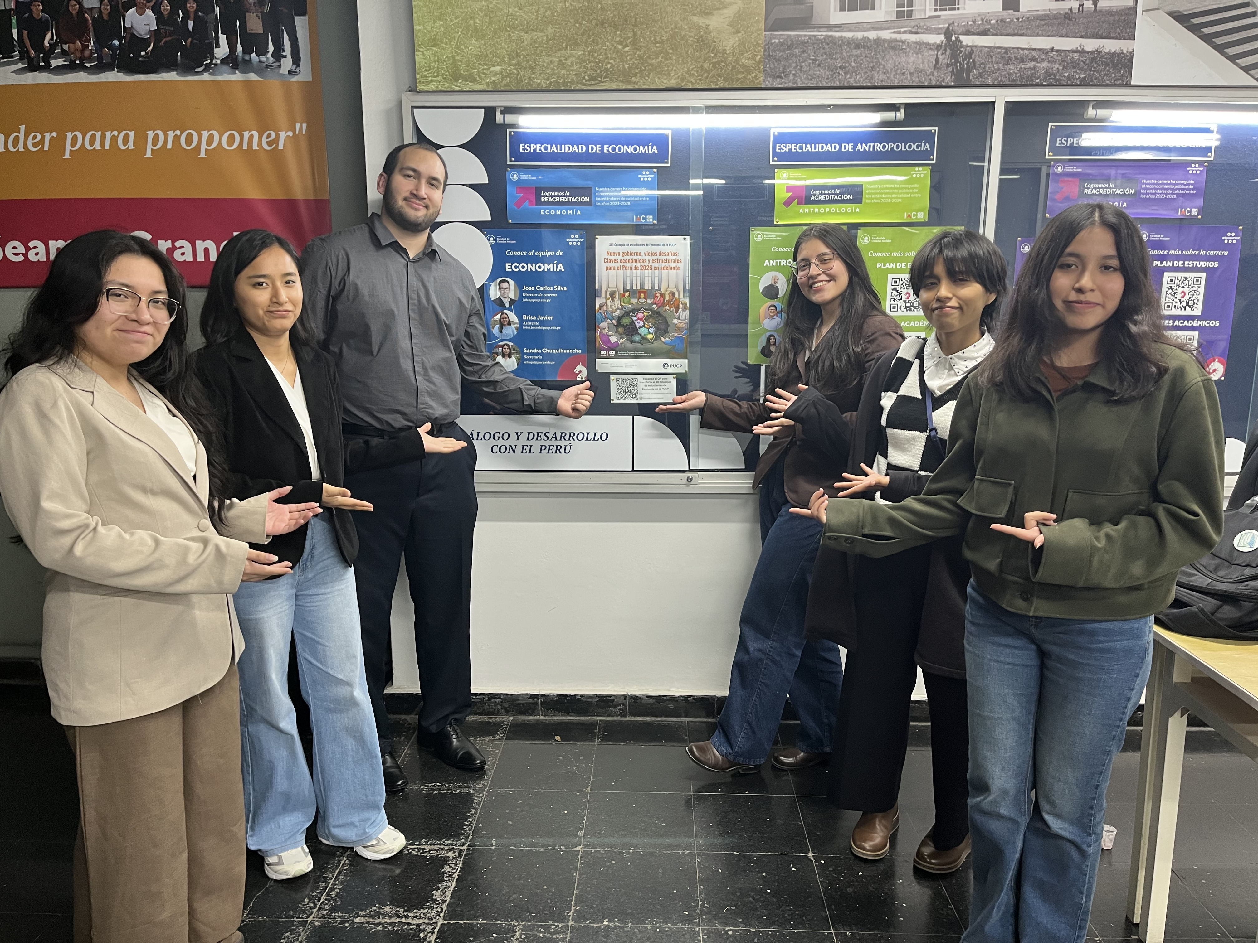 Equipo en la Facultad de Ciencias Sociales de la PUCP